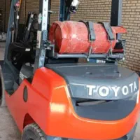 تویوتا 8f/ گاز و بنزین/۲.۵ تن