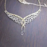 سرویس نقره  وزنش حدود ۳۰ گرم     گرمی ۶۰۰ تومان