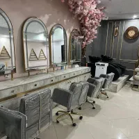 اجاره صندلی و اتاق در سالن زیبایی کاملا مجهز