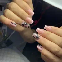 خدمات تخصصی ناخن