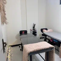 اجاره تخت مژه و ماساژ و فیشیال