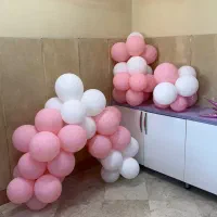 بادکنک صورتی سفید