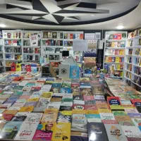 استخدام فروشنده در غرفه کتاب