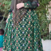 لباس محلی|لباس|باغ ملک, |دیوار