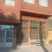 یک باب مغازه با متراژ ۷۰ متر اجاره داده میشود.