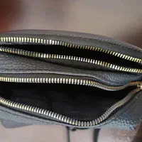 کیف دوشی|کیف، کفش، کمربند|رشت, فلسطین|دیوار