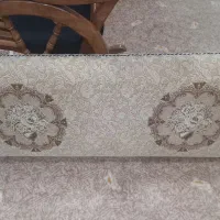 یک جفت پشتی سنتی در حد نو