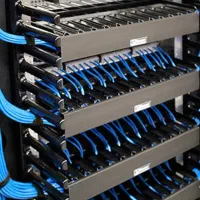 کابل کشی شبکه زیر ساخت فیبر نوری اجرای اتاق سرور