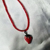 گردنبند پینترستی توت فرنگی