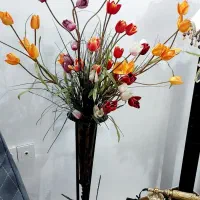 گل لاله با پایه