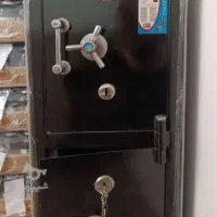 گاوصندوق در حد نو
