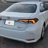 تویوتا کرولا هیبرید الیت ۱۸۰۰