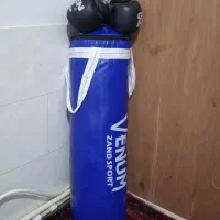 کیسه بوکس به همراه دستکش بوکس|تجهیزات ورزشی|میانه, |دیوار