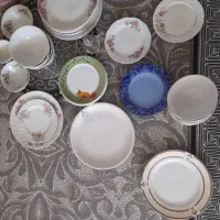 تعدادی ظرف چینی قدیمی گل قرمزی و مدلای متفاوت|ظروف سرو و پذیرایی|فولادشهر, مسکن مهر فولادشهر|دیوار
