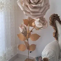 گل مصنوعی کنار سالنی