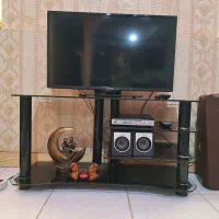 آینه قدی و میز تلویزیزیون و مجسمه ماه|آینه|چاف و چمخاله, |دیوار