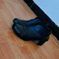 کفش چرم شیک و مناسب فصل در حد نو سایز۳۸