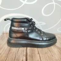 نیم بوت|کیف، کفش، کمربند|صدرا-فارس, فاز ۲|دیوار