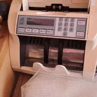 مقداری وسایل به فروش میرسد