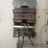 آبگرمکن دیواری بوتان ۳۱۱۵ تمیز