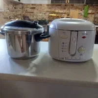 یک عدد سرخ کن ویک عدد زودپز