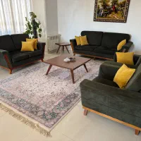 فروش مبل ۷ نفره همراه با جلو مبلی و میز وسط