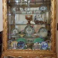 ویترین چوبی تمام منبت با ورق طلا