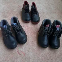 سه جفت کفش ایمنی