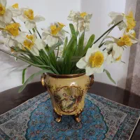 گل به همراه گلدان