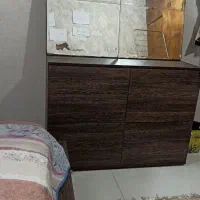 تختخواب دونفره بهمراه میز وآینه
