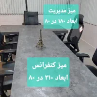 میز تحریر و کامپیوتر