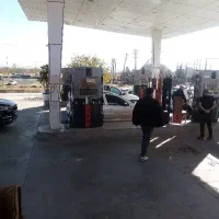 کارگر پمپ بنزین