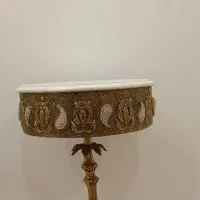 میز تلفن برنزی