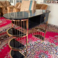 میز ناخن ۲ عدد اینه ۲ عدد مبل تکنفره