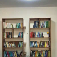 کتابخانه و کمد