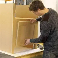 مونتاژ کار کابینت خانم یا آقا