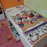 تخت خواب یک نفر