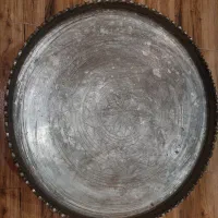 مجمع مسی قدیمی|کلکسیون اشیاء عتیقه|لاهیجان, قیام|دیوار