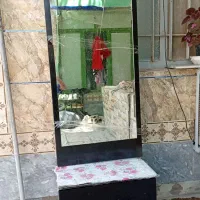 یک میز آرایشی تمیز در حد نو