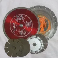 چهار عدد پیستوله و شش صفحه کاشی بر|ابزارآلات|آباده, |دیوار