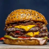 صندوق دار خانم و پیک موتوری صفاییه