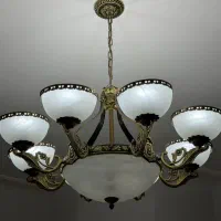 لوستر هشت شاخه و یک دیوارکوب و تک‌شاخه آشپزخانه‌ای