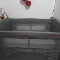 تخت کنار مادر