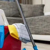 استخدام نیروی خانم برای نظافت