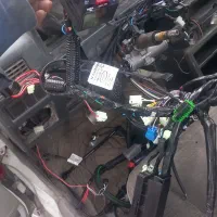 سیم کشی و میکانیکی سیار روشن کردن ماشین در محل ..