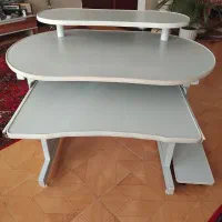 میز تحریر و کامپیوتر