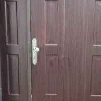 درب ورودی اپارتمان ودرب سرویس بهداشتی