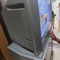 تلوزیون SONY .سونی ۲۸ اینج همراه با میز|تلویزیون و پروژکتور|اصفهان, الهیه|دیوار
