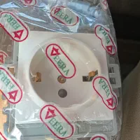 کلید و پریز سفید صدفی