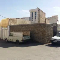 زمین حدودا ۱۰۰ متری دیوارکشی شده سه بر منبع آب|فروش زمین و ملک کلنگی|قم, منبع آب|دیوار